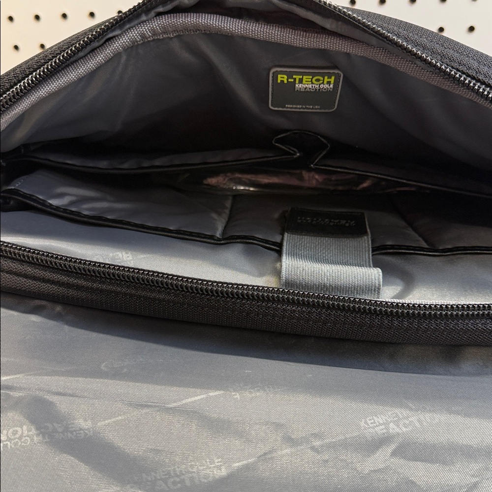 Kenneth Cole Reaction Black Messenger Bag, laptop bag up to 15,4” - Picture 5 of 6